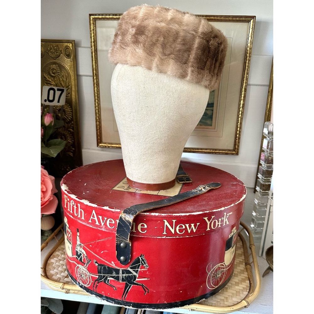 Vintage Dobbs Fifth Avenue Hat Box Horse + Buggy Women’s Mink Hat & Hat Block